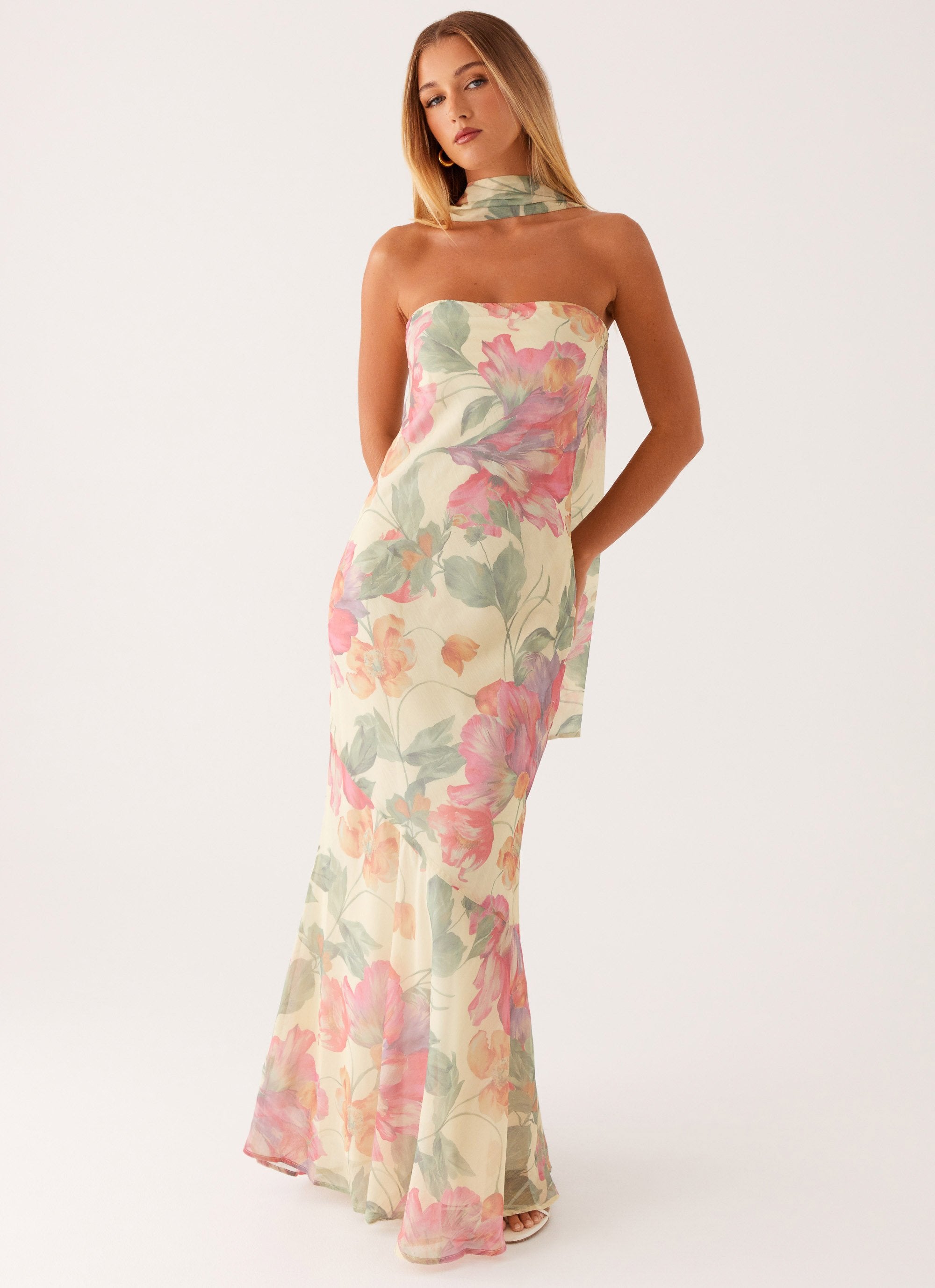 Yente Maxi Jurk – Romantische Bloemenprint met Verstelbare Bandjes en V-Hals