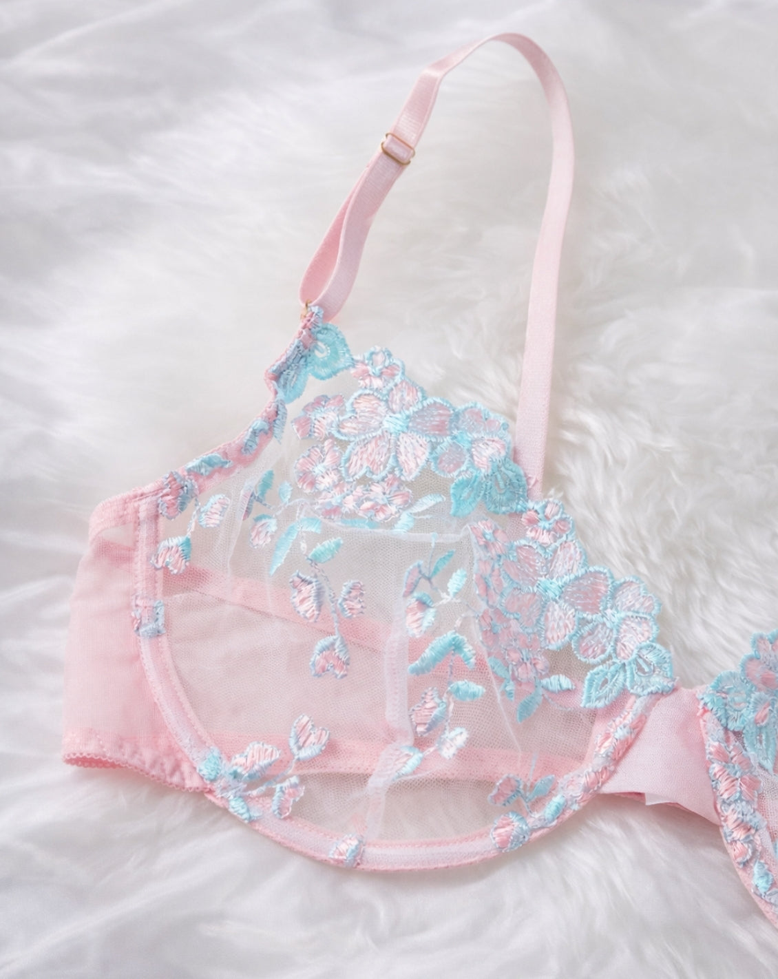 LARA - Lingerieset Dames Kant – Met Bloemenbandjes – Verleidelijke Set met Soepele Pasvorm