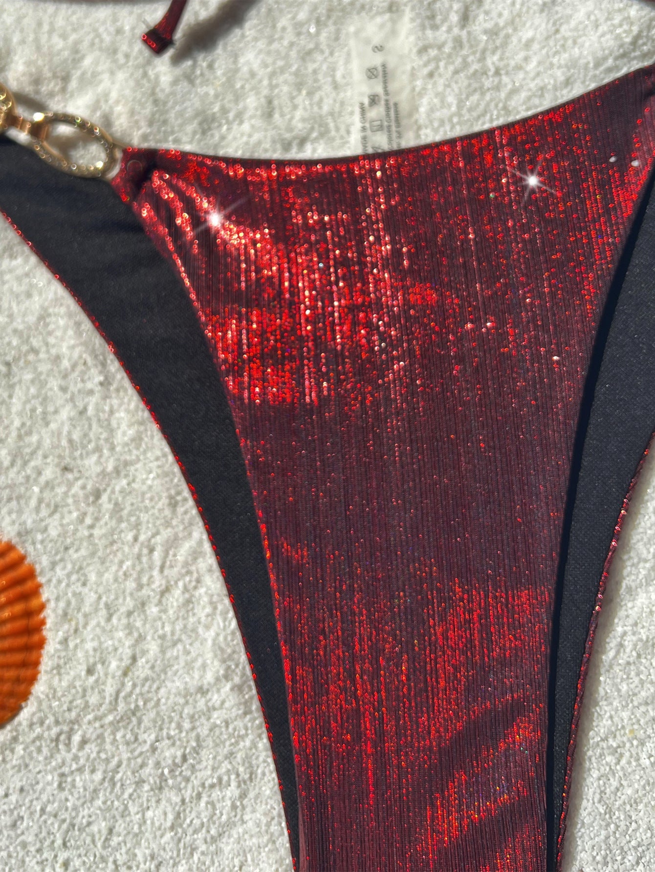 Rode Bikini Dames – Glanzende Set met Glitter Ring