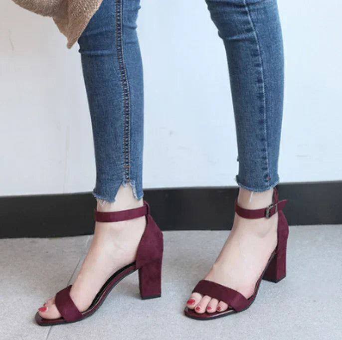 Dames Pumps met Enkelbandjes en Blokhak