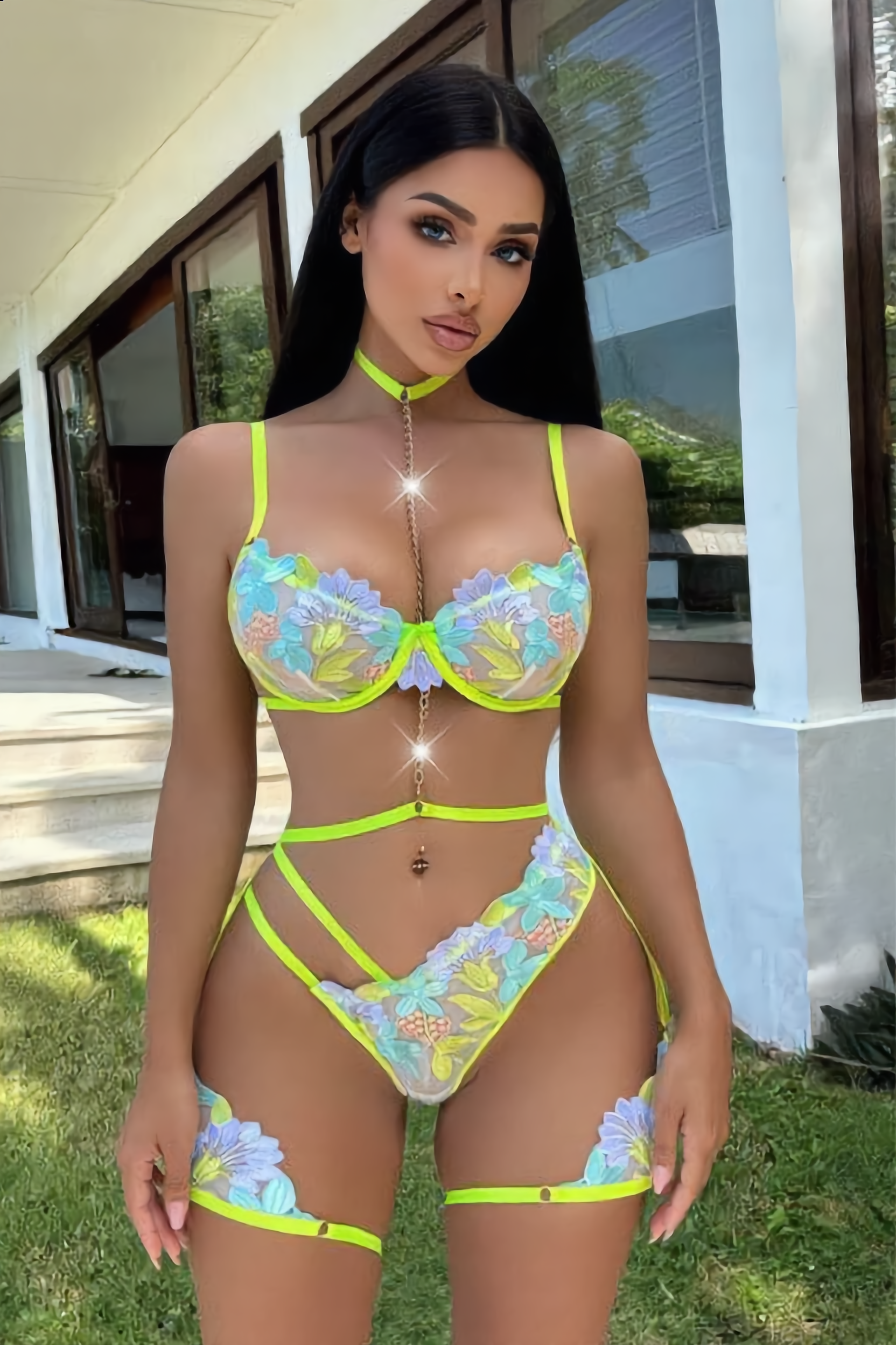 Lingerieset Dames Bloemenborduur – Smaragdgroen 3-Delig Met Jarretels – Luxe Lingerie